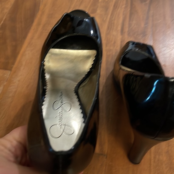 Black heels, Size 7B - Picture 6 of 7